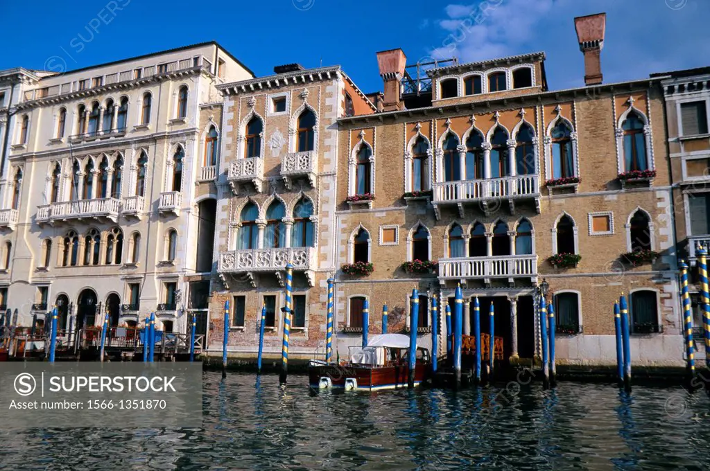 ITALY, VENICE, GRAND CANAL, PALACES ALONG CANAL.
