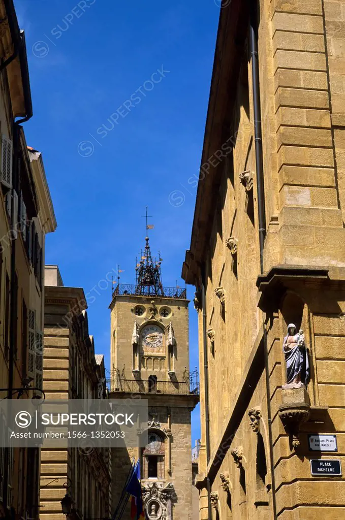 FRANCE, AIX-EN-PROVENCE, STREET SCENE, VIEW OF CITY HALL.