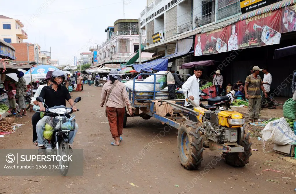 Road at a market in Battambang