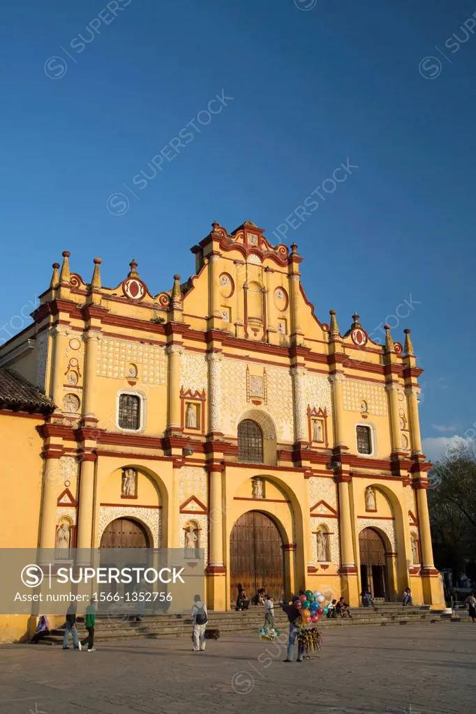 Mexico, Chiapas, San Cristobal de las Casas, The Cathedral of San Cristobal, founded in 1528.