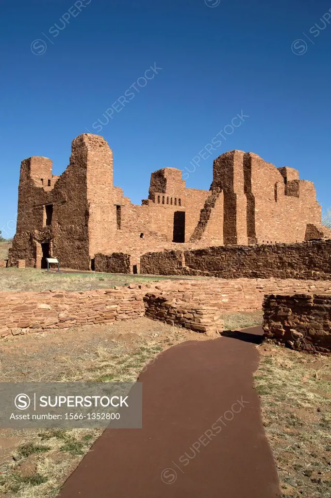 USA, New Mexico, Salinas Pueblo Missions National Monument, Quarai Mission, building began around 1628.