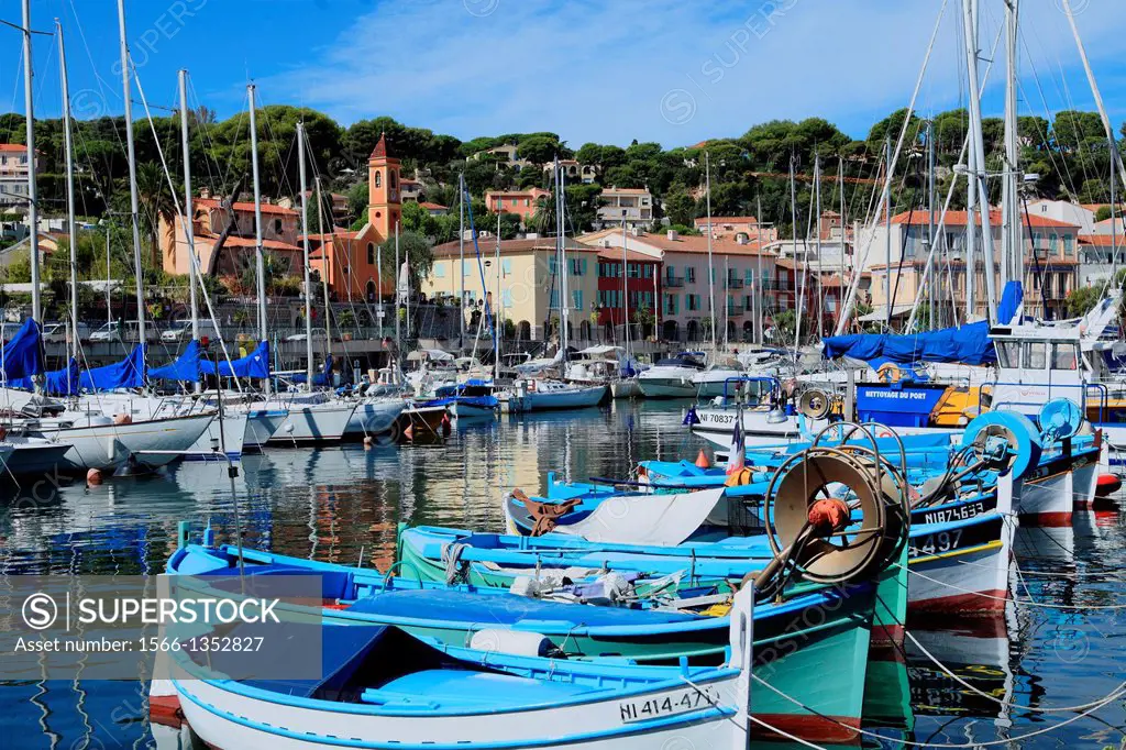 The picturesque fishing village of Saint Jean in the Cap Ferrat, Alpes-Maritimes, French Riviera, Provence-Alpes-Côte d´Azur, France