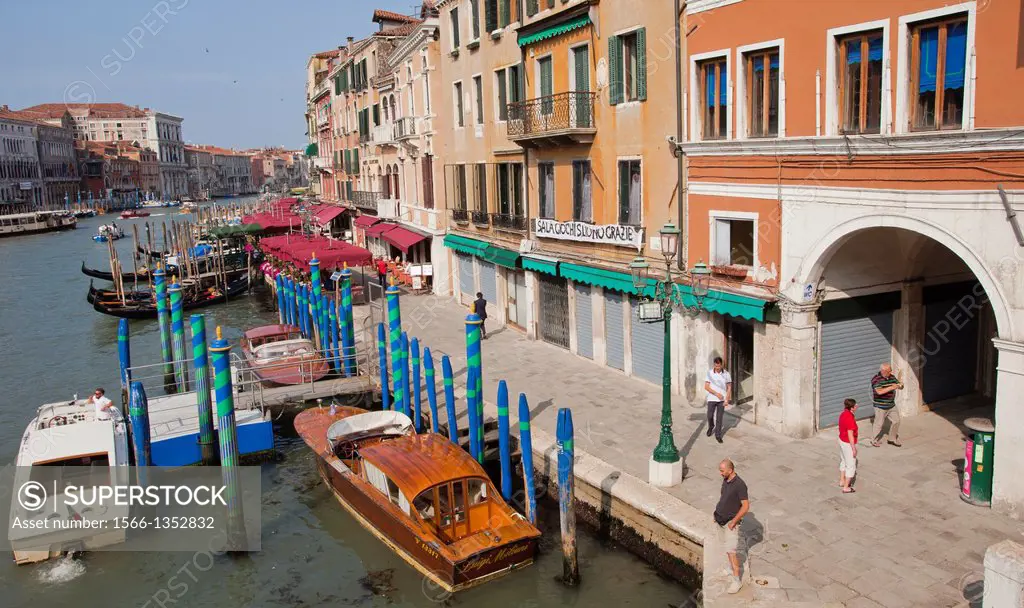 Views of the Grand Canal from Rialto Bridge, sestiere or quarter of San Polo, Venice, Veneto, Italy.