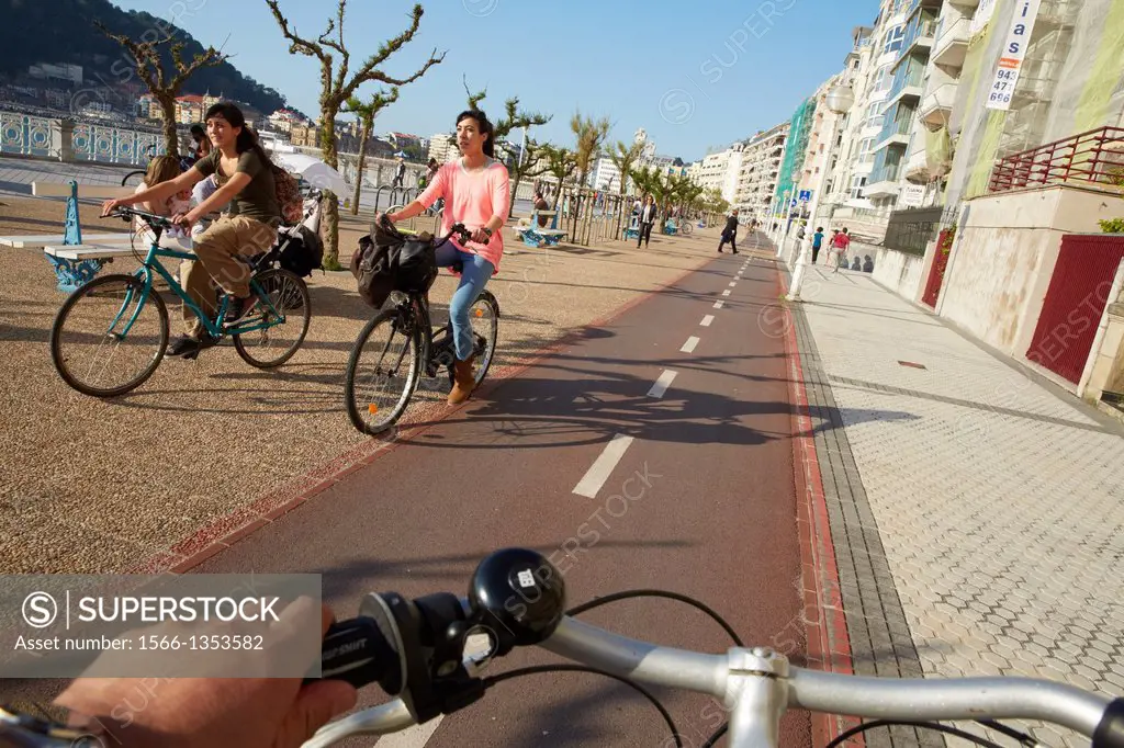 Bike lane in the city. Paseo de La Concha. Donostia. San Sebastian. Gipuzkoa. Basque Country. Spain.