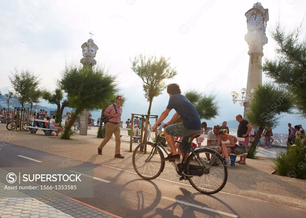 Bike lane in the city. Paseo de La Concha. Donostia. San Sebastian. Gipuzkoa. Basque Country. Spain.