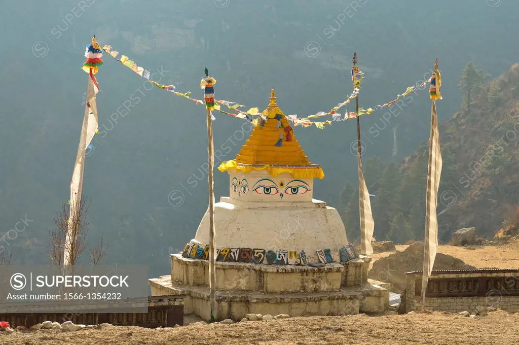 Little stupa (chorten). Namche Bazar. Sagarmatha National Park (Nepal).