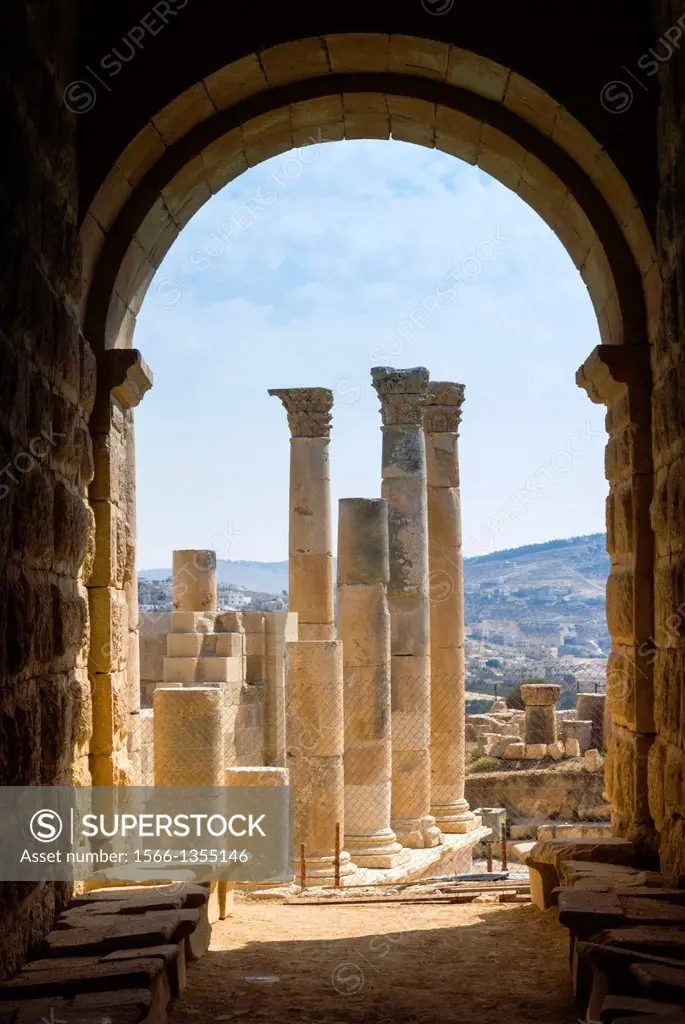 Temple of Zeus, Jerash, Gerasa Roman Decapolis City, Jordan, Middle East.