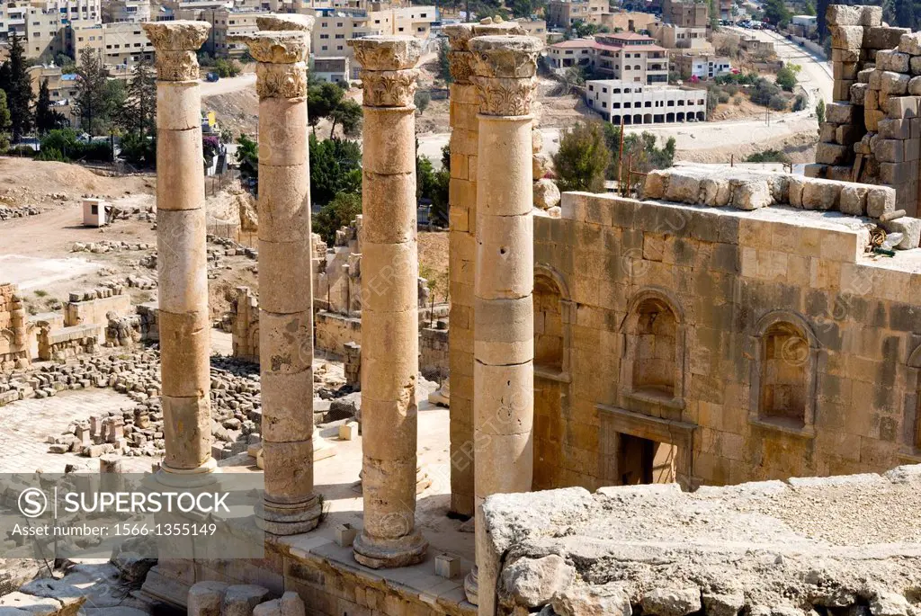Temple of Zeus, Jerash, Gerasa Roman Decapolis City, Jordan, Middle East.