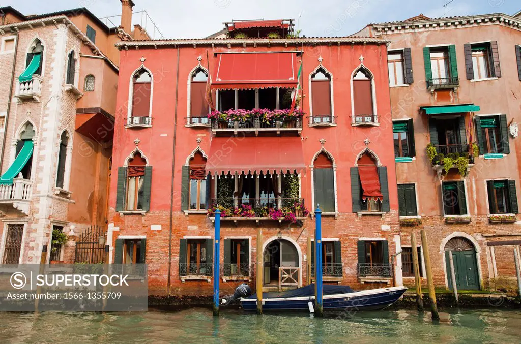 Palace, Grand Canal or Canal Grande, Venice, Veneto, Italy, Europe.