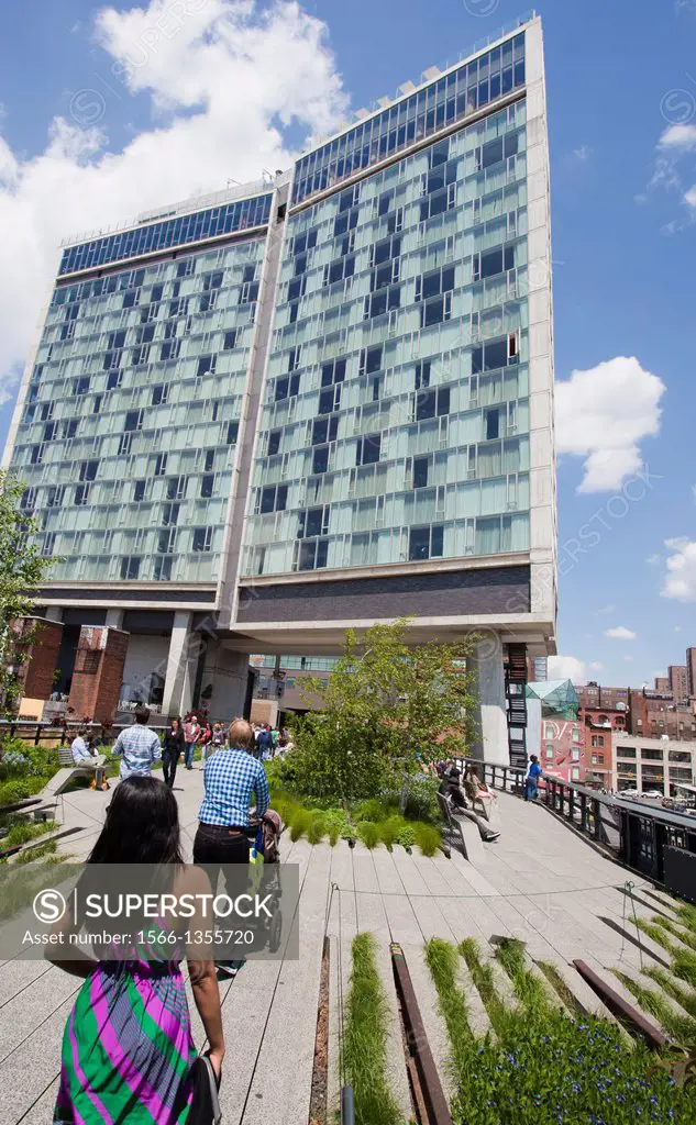 Standard Hotel, High Line Elevated Park, Meat Packing District, West Side, Manhattan, New York City, New York, USA.