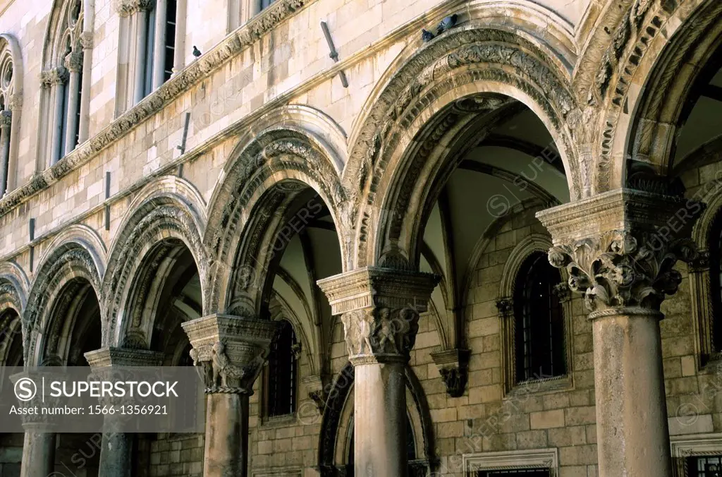 CROATIA, DUBROVNIK, RECTOR'S PALACE, ARCHES.