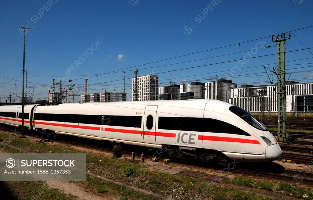 ICE high speed train at the entrance to Central Station Munich1015