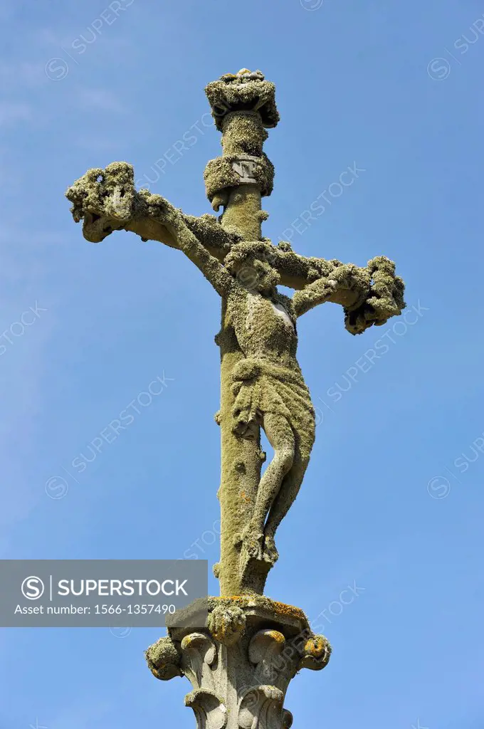 cross inside the cemetery, Ile de Sein, off the coast of Pointe du Raz, Finistere department, Brittany region, west of France, western Europe.1015