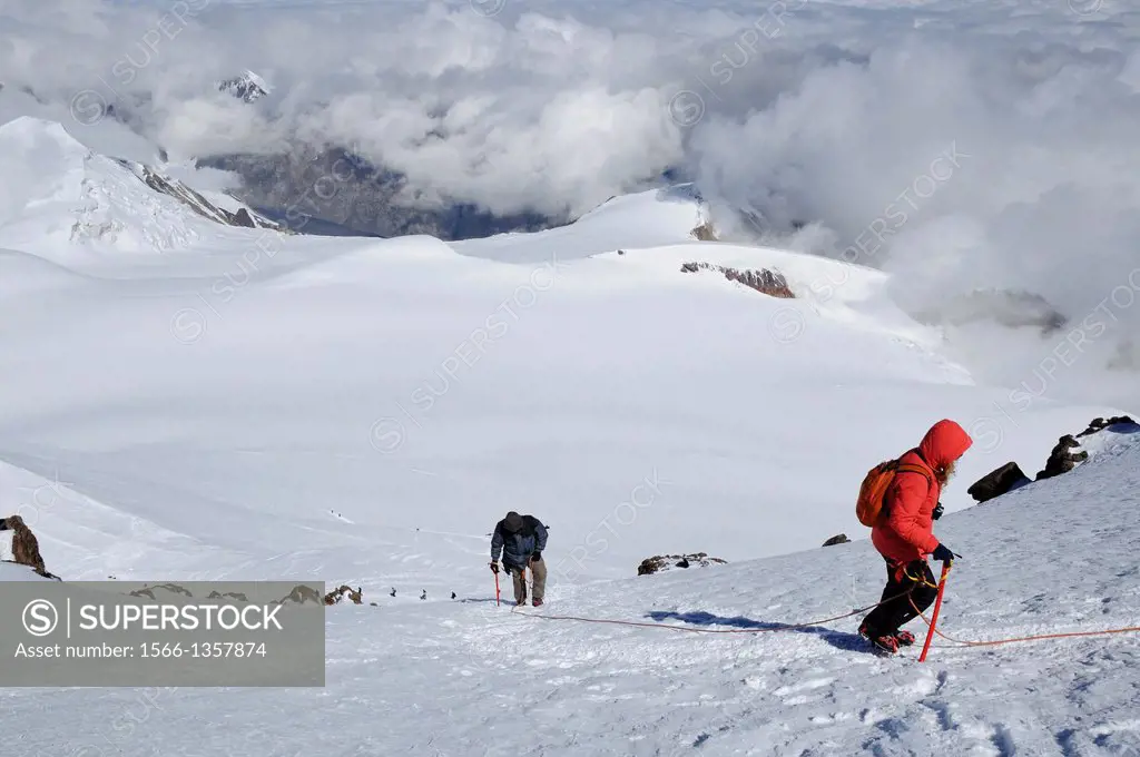 Mountaineers roped together on snow slopes of Mount Kazbek, summit at 5047m. Georgia, Greater Caucasus, Mtskheta-Mtianeti, Mount Kazbek.1015