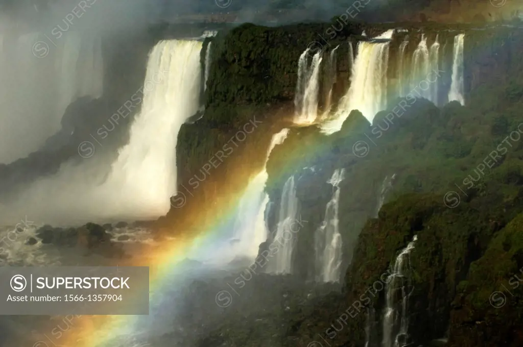 BRAZIL, IGUASSU NATIONAL PARK, IGUASSU FALLS, VIEW OF ARGENTINEAN SIDE, RAINBOW.1015