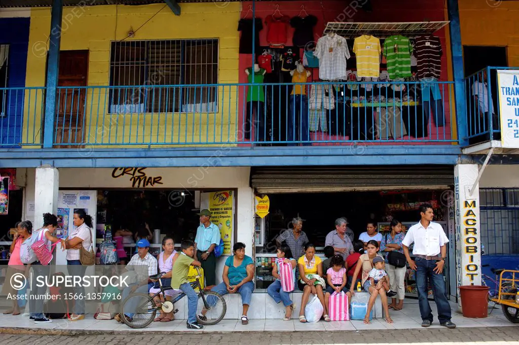 COSTA RICA, TOWN OF UPALA, STREET SCENE, BUS STATION, PEOPLE WAITING FOR BUSSES.1015