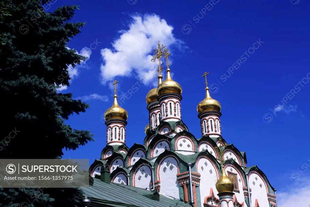 RUSSIA, MOSCOW, CHURCH OF ST NICHOLAS THE WEAVER, DATING FROM THE LATE 17TH CENTURY.1015