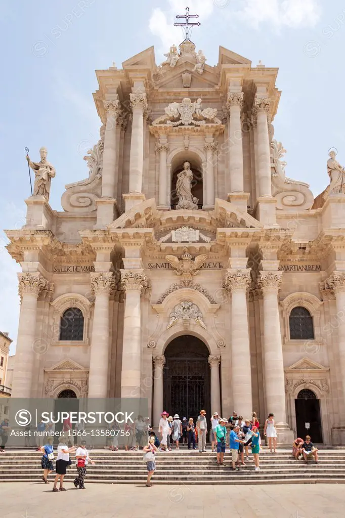 Syracuse Cathedral, Piazza Duomo, Ortygia, Syracuse, Sicily, Italy.