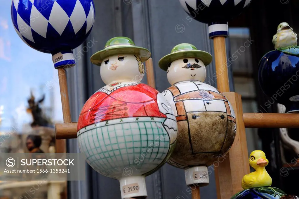 Bavarian couple as porcelain balls