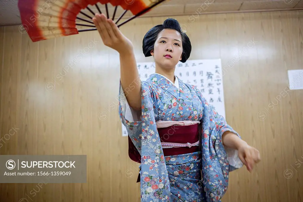 ´maiko´ (geisha apprentice) in dance class. Geisha school (kaburenjo) of Miyagawacho.Kyoto.Kansai, Japan.