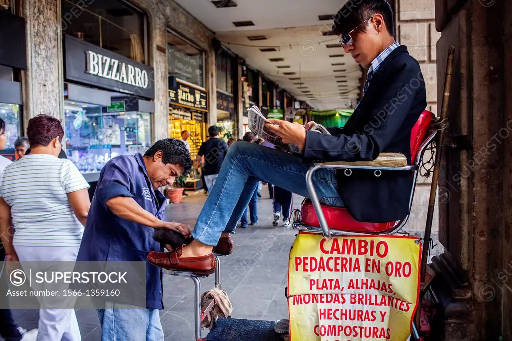 Shoeshine man and client, in Plaza de la Constitución,El Zocalo, Zocalo Square, Mexico City, Mexico.