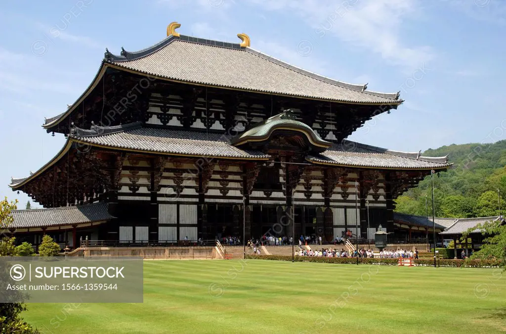 Todaiji Temple, Nara, Japan, Largest wooden structure in the World seen across an impeccable lawn with in mid distance parties of schoolchildren and t...