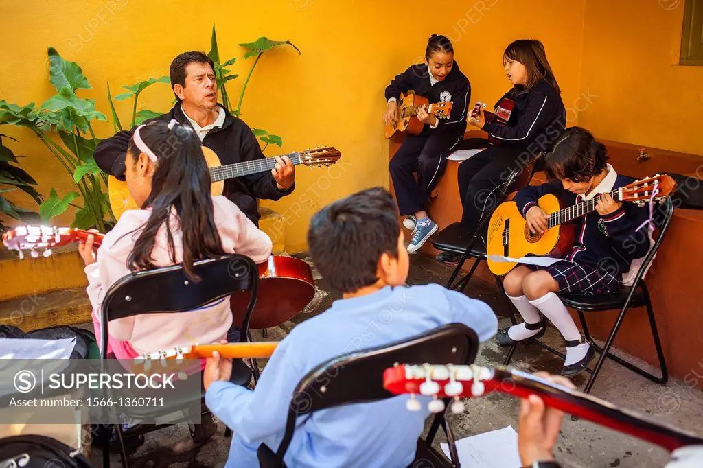 Guitar class in Courtyard of Casa Museo José Alfredo Jiménez,Guanajuato 13, Dolores Hidalgo, Guanajuato State, Mexico.