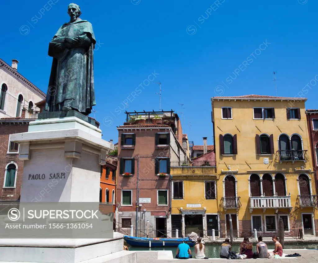 Statue of Paolo Sarpi, Campo Santa Fosca, Cannaregio, Venice, Veneto, Italy, Europe.