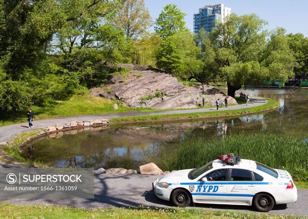 Police Car, Harlem Meer, Central Park north, Manhattan, New York City, USA.