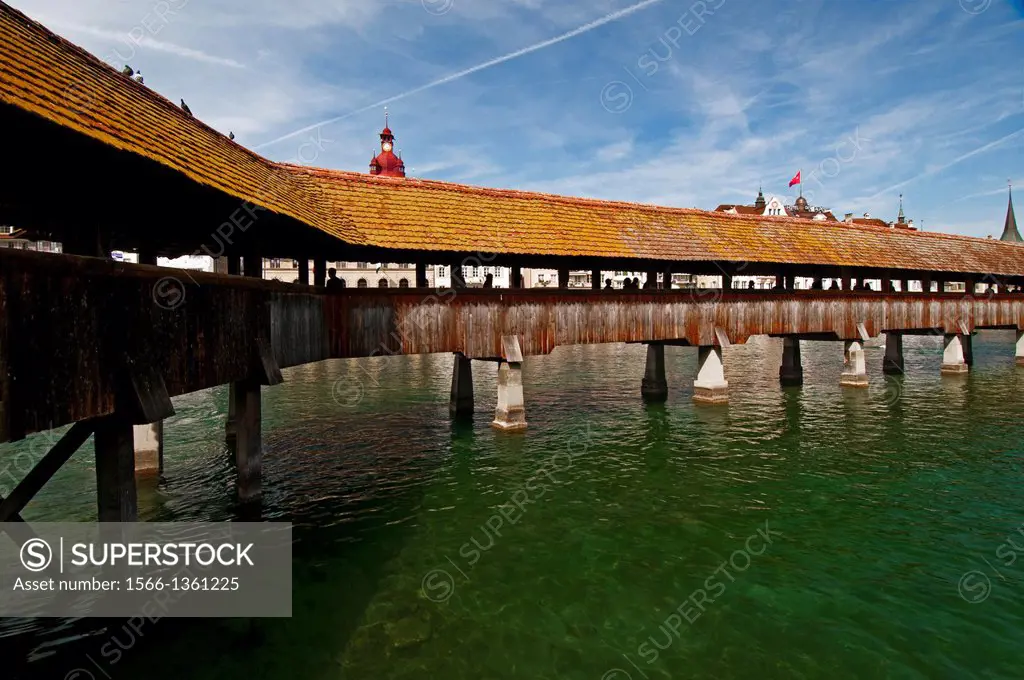 famous wooden Kapellbruecke which dates back to the year 1332, Chapel bridge, Luzern, Lucerne, Switzerland
