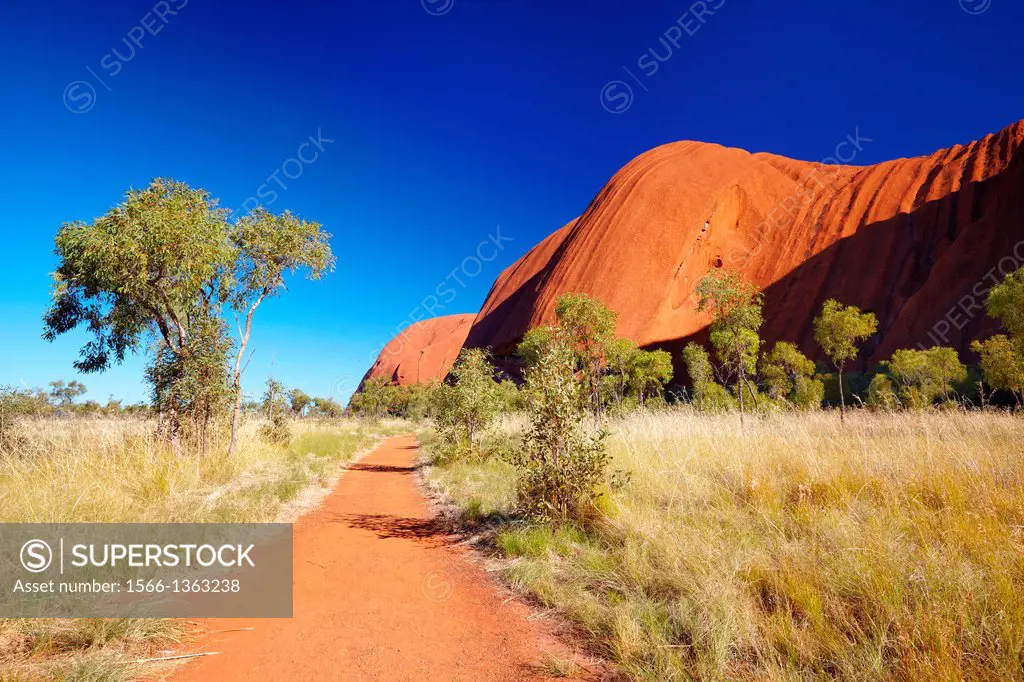Base Walk, Uluru (Ayers) Rock, Uluru-Kata Tjuta National Park, Australia.