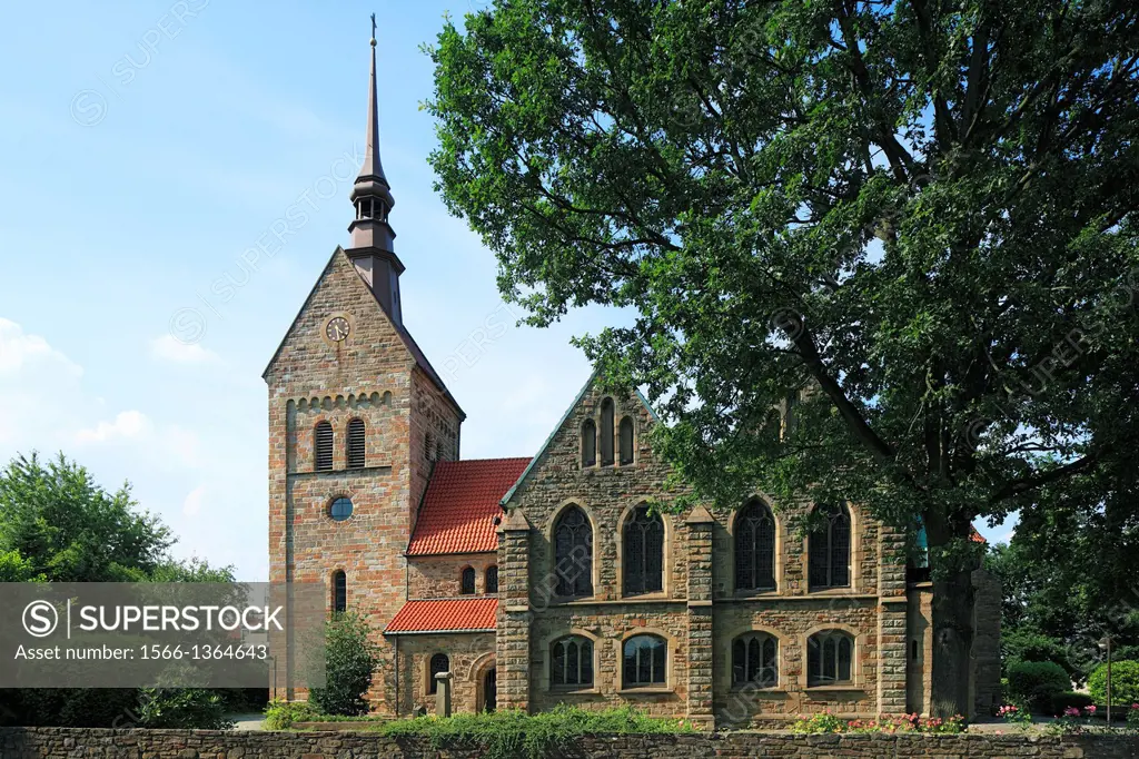 Germany, Bochum, Ruhr area, Westphalia, North Rhine-Westphalia, NRW, Bochum-Harpen, Saint Vinzentius Church in Harpen, evangelic church.