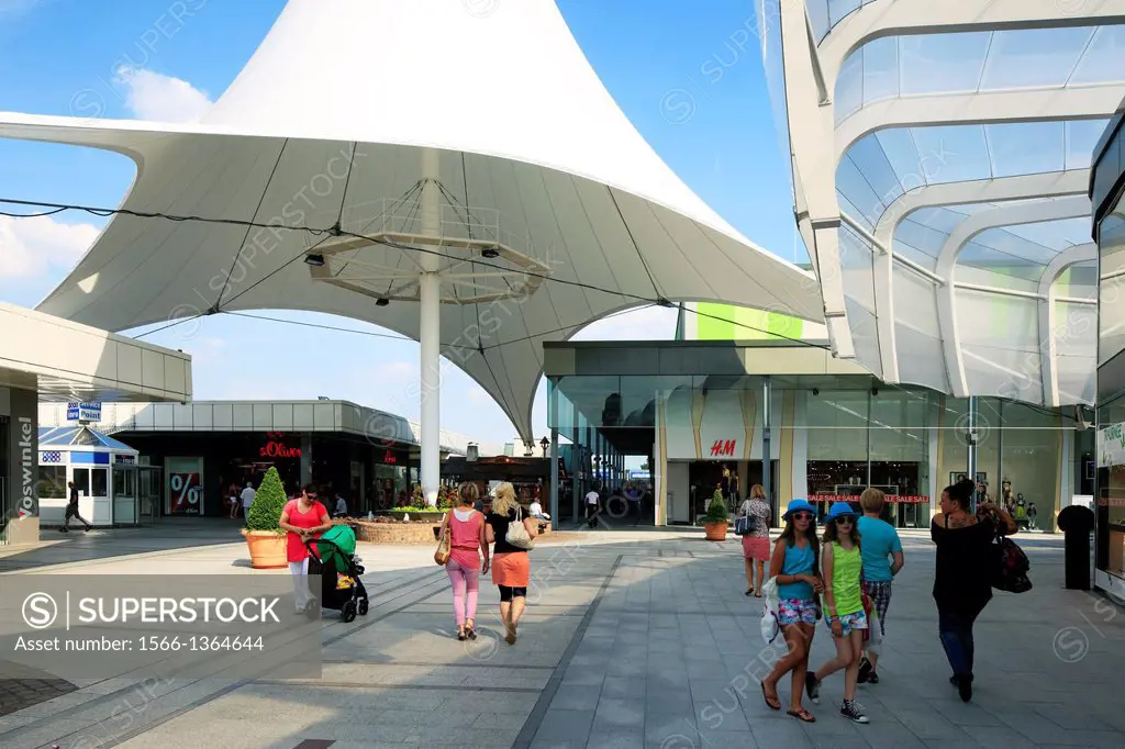 Germany, Bochum, Ruhr area, Westphalia, North Rhine-Westphalia, NRW, Bochum-Harpen, Ruhr-Park, shopping centre, shopping arcade, pedestrian zone, peop...