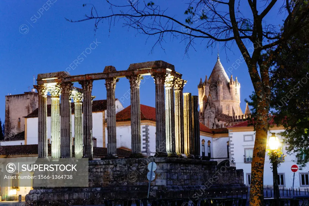 Diana Temple, Roman temple Evora, I BC, World Heritage, Evora, Alentejo, Portugal, Europe.