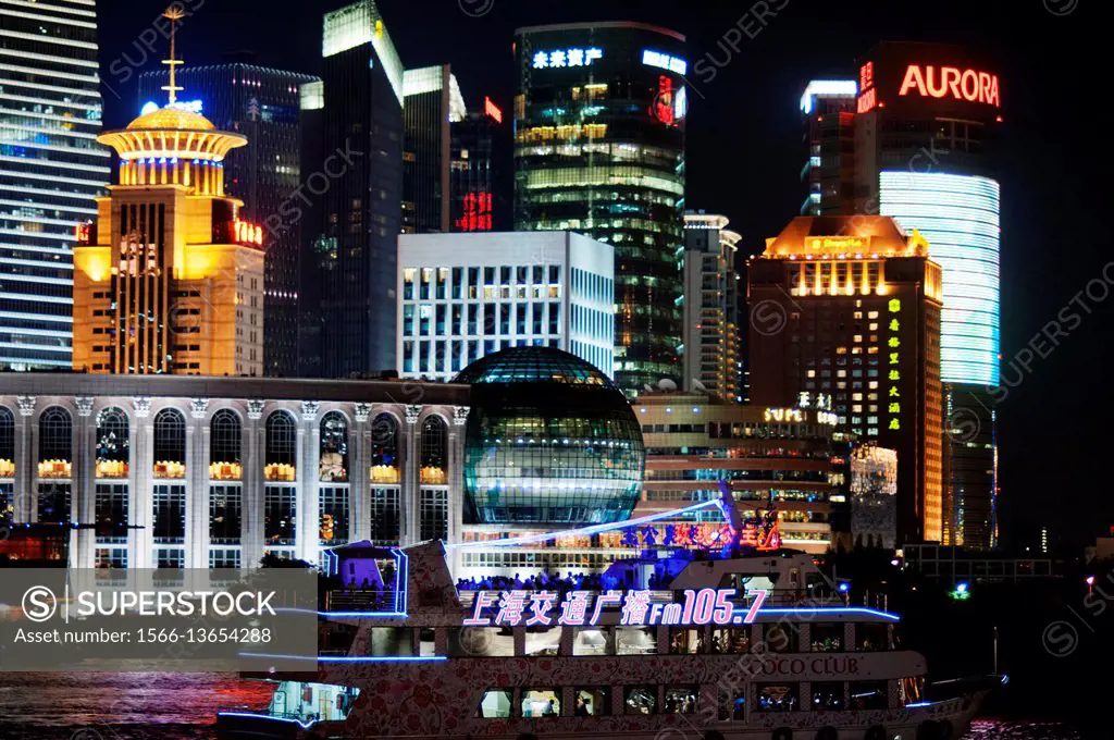 Pudong Skyline, by night, Shanghai, China. Skyline of Pudong as seen from the Bund, with landmark Oriental Pearl tower and Jin Mao tower, Shanghai, Ch...