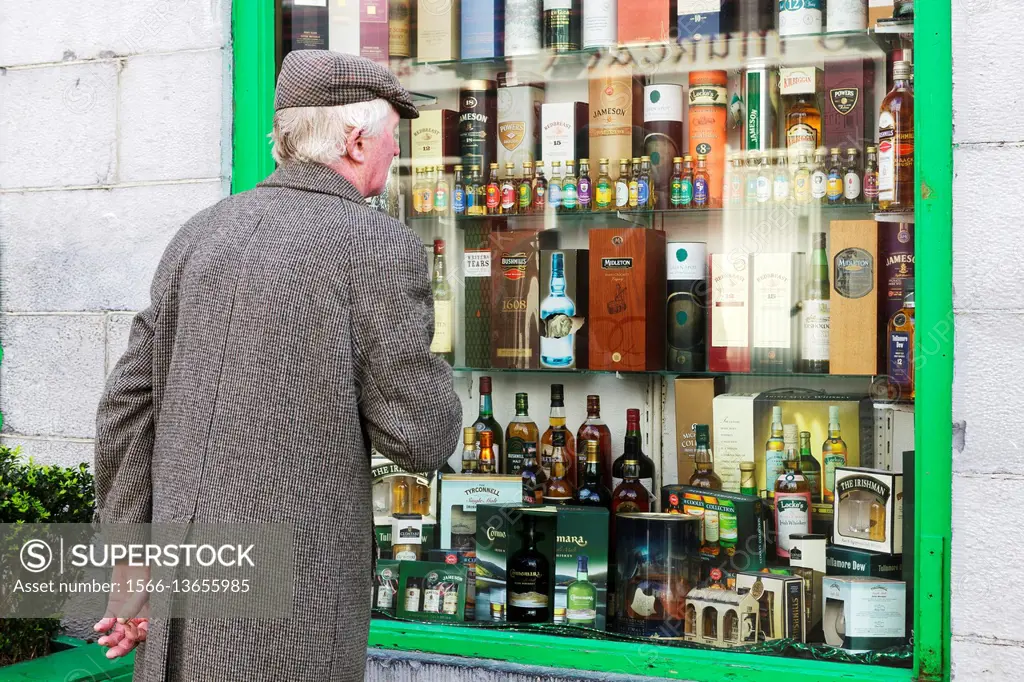 Freeneys Liquor store in center town Latin Quarter, Galway, Ireland, Europe