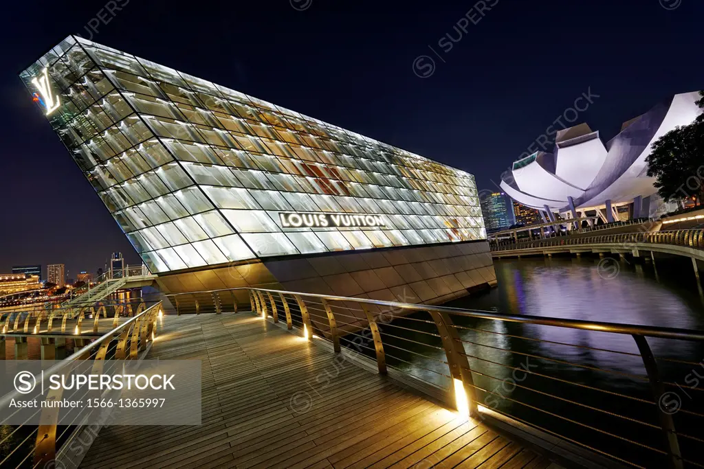 The Loius Vuitton Island Maison, a luxury shop designed by architect Peter Marino located in Marina Bay. Singapore.