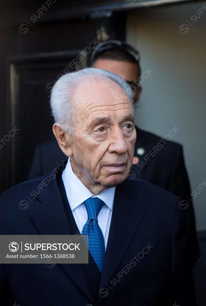 Shimon Peres (90) vists anne frank house in Amsterdam.