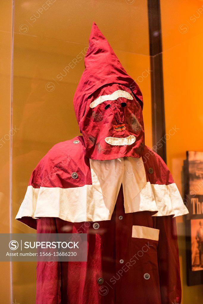 Cincinnati, Ohio - A replica of an early Ku Klux Klan robe used soon after  the Civil War. The robe is on display at the National Underground Railroad   - SuperStock