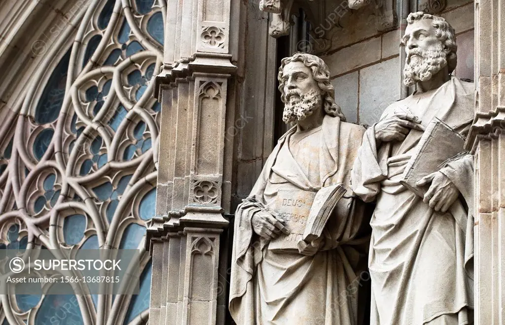 Spain, Catalonia, Barcelona, Cathedral, Main portal, statues of Apostles