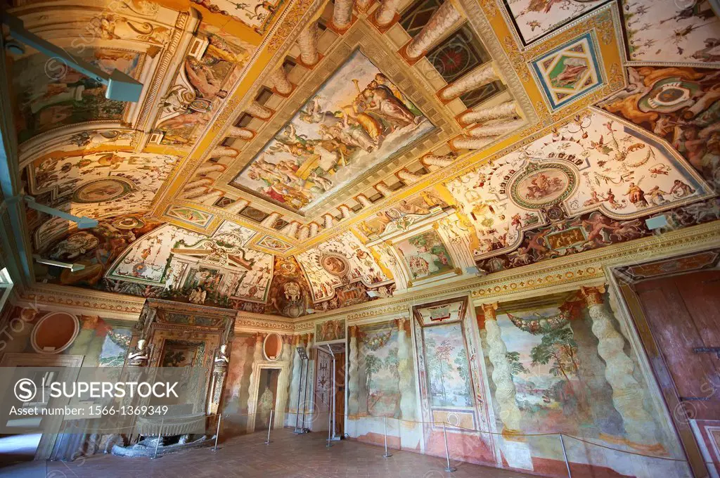 Salon of the Fountain( Sala della Fontana ), the banquet hall of Cardinal Ipollito d""Este. The trompe-l'il frescoes were carried out by 6 assistants...