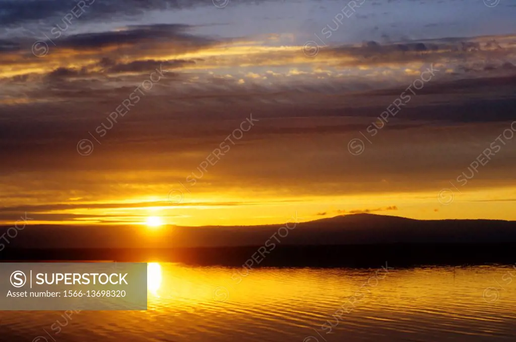 Sunset on Upper Klamath Lake, Upper Klamath National Wildlife Refuge, Volcano Legacy National Scenic Byway, Oregon.