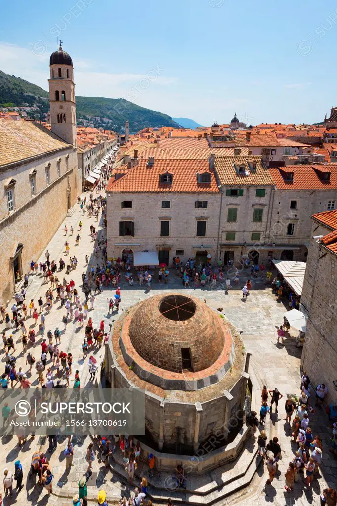Dubrovnik, Dubrovnik-Neretva County, Croatia. The Big Fountain of Onofrio. The old city of Dubrovnik is a UNESCO World Heritage Site.