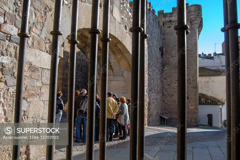 Arco de la Estrella and Torre de los Púlpitos, Caceres, historical downtown, Unesco World Heritage, Patrimonio de la Humanidad, Caceres, Extremadura, ...
