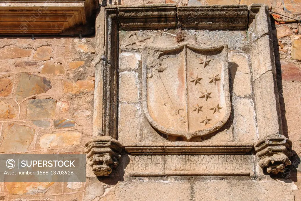 Shield, Casa de los Sanchez Paredes, Caceres, historical downtown, Unesco World Heritage, Patrimonio de la Humanidad, Caceres, Extremadura, Spain.