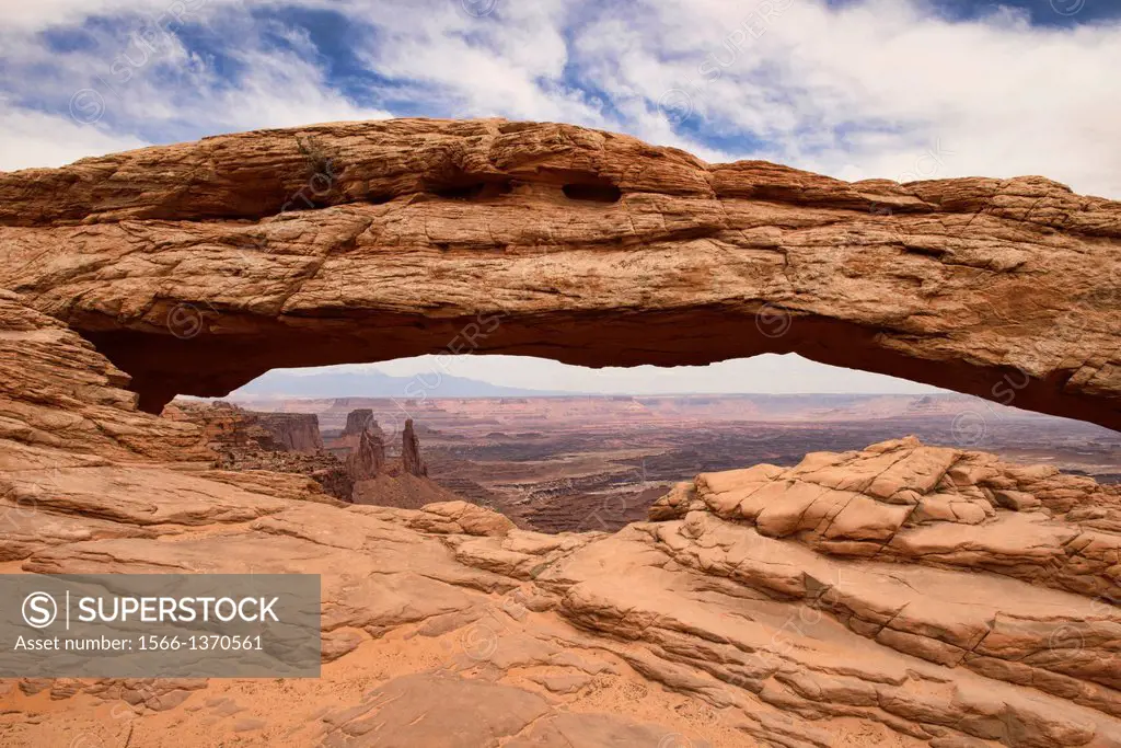 Canyon view through Mesa Arch, Canyonlands National Park, Island in the Sky District, Utah.