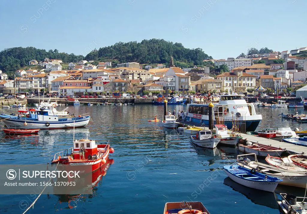 Harbour and overview. Muros, La Coruña province, Galicia, Spain.