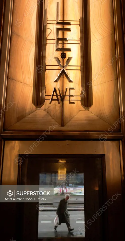 Street View Lex Avenue, Lexington Avenue, often colloquially abbreviated as ´Lex, ´ from inside the Chrysler Building, Midtown, Manhattan, New York Ci...