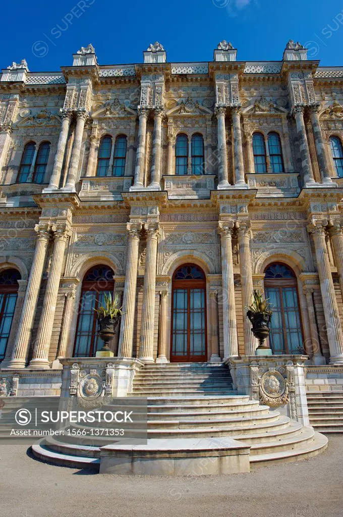 The Ottoman style Architecture of the front of the Dolmabahçe (Dolmabahce) Palace, built by Sultan, Abdülmecid I between 1843 and 1856. Istanbul Turke...
