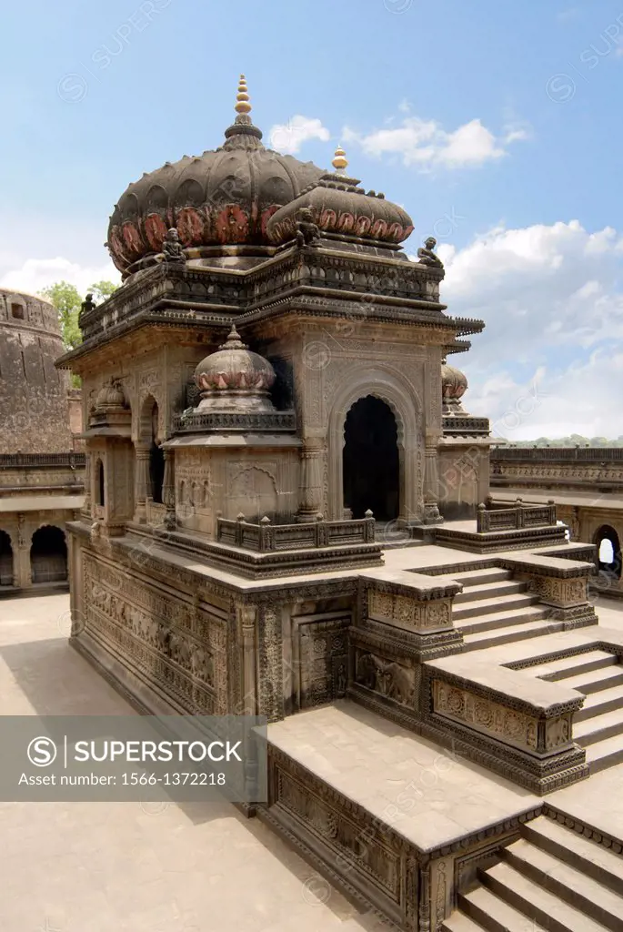Temple inside fort Ahilya, Maheshwar, Madhya Pradesh, India. Maheshwar served as the capital of the great Maratha lady Rajmata Ahilya Devi Holkar, rul...
